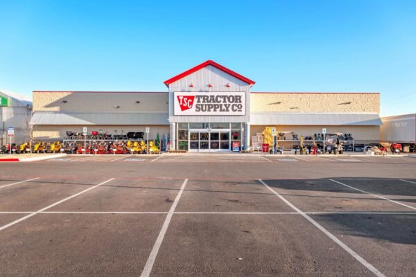 10-Tractor Supply - Brownfield Large